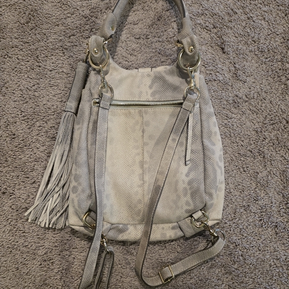 G.I.L.I. Snow Leaopard Convertible Backpack - Picture 8 of 11